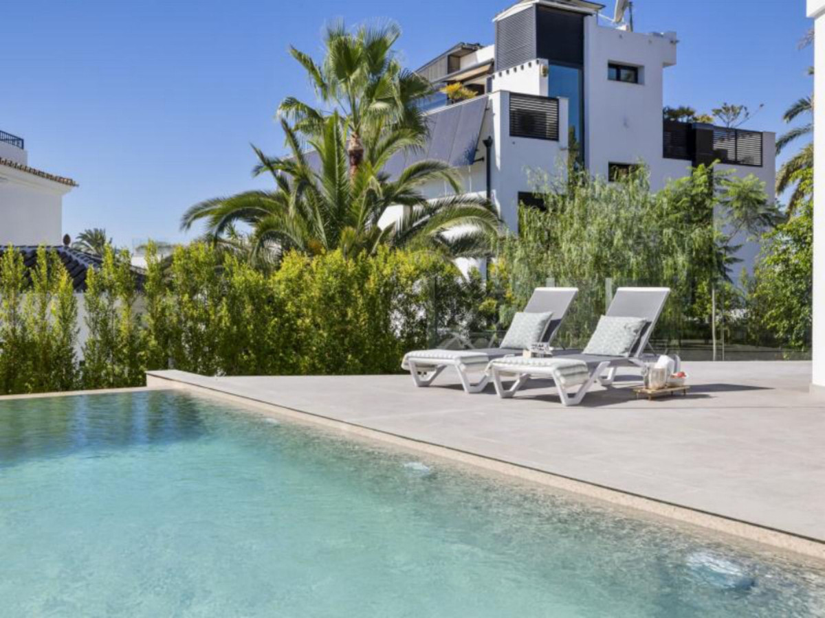 5 Bed Townhouse for sale in Marbesa Costa Del Sol, Málaga, Spain