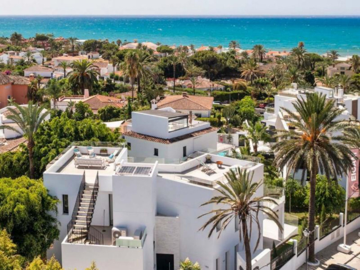 5 Bed Townhouse for sale in Marbesa Costa Del Sol, Málaga, Spain
