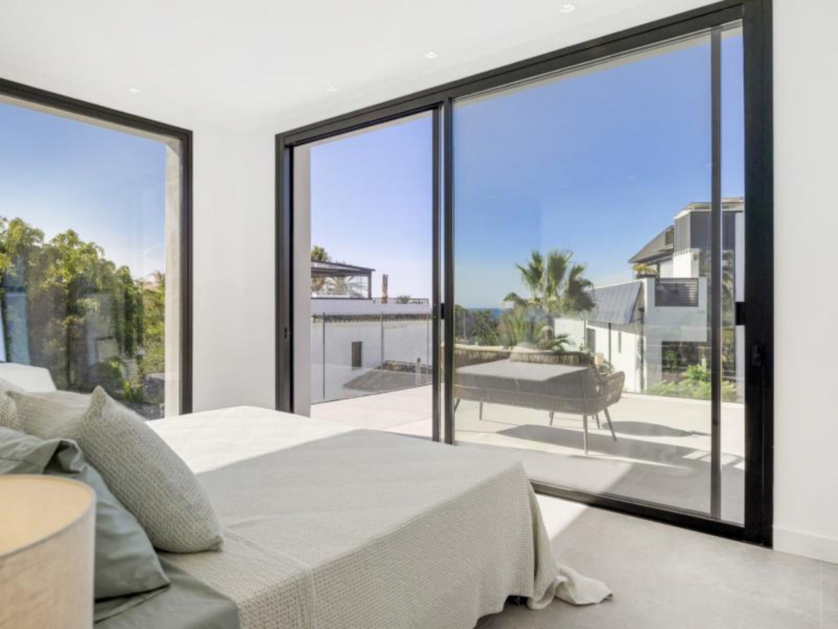 5 Bed Townhouse for sale in Marbesa Costa Del Sol, Málaga, Spain