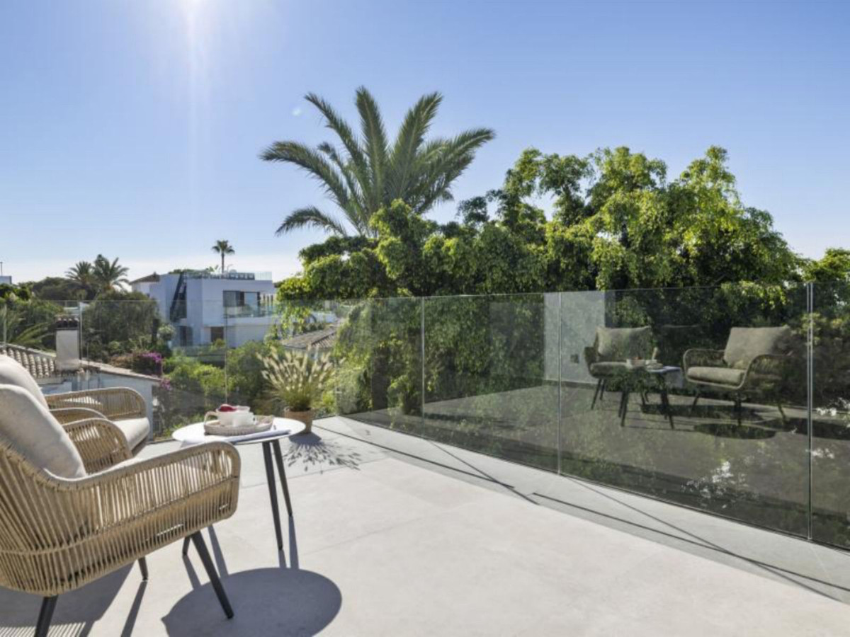 5 Bed Townhouse for sale in Marbesa Costa Del Sol, Málaga, Spain