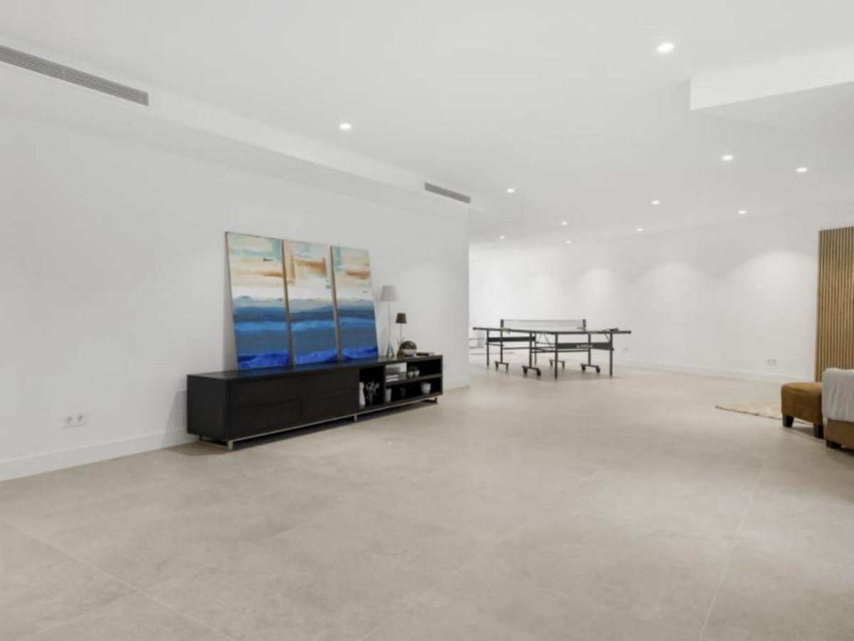 5 Bed Townhouse for sale in Marbesa Costa Del Sol, Málaga, Spain