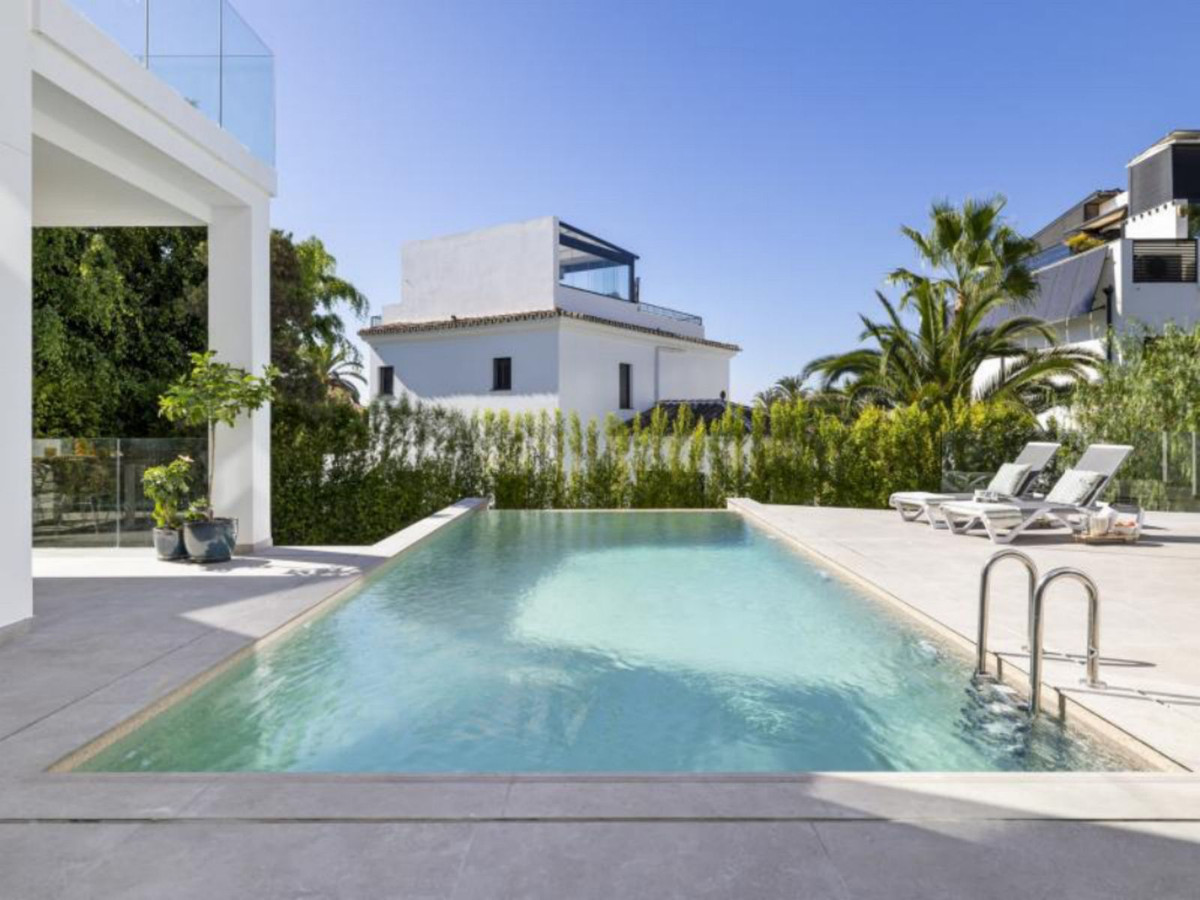 5 Bed Townhouse for sale in Marbesa Costa Del Sol, Málaga, Spain