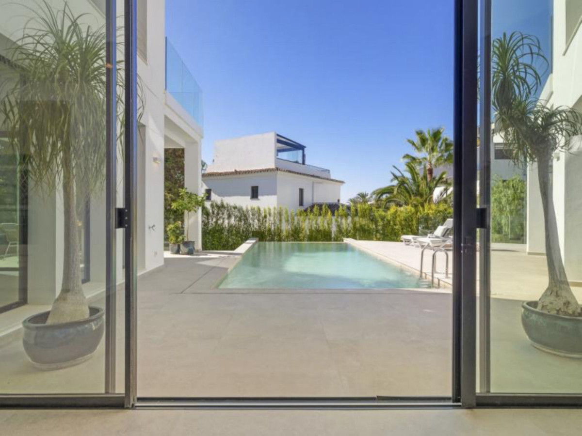 5 Bed Townhouse for sale in Marbesa Costa Del Sol, Málaga, Spain