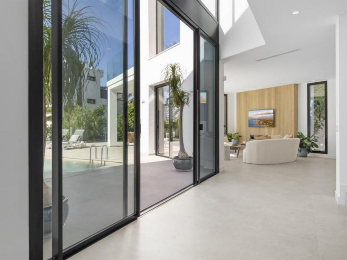 5 Bed Townhouse for sale in Marbesa Costa Del Sol, Málaga, Spain