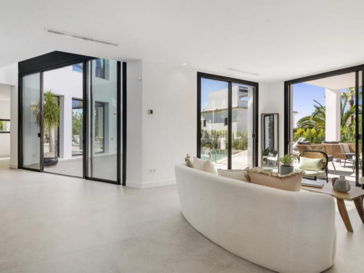 5 Bed Townhouse for sale in Marbesa Costa Del Sol, Málaga, Spain