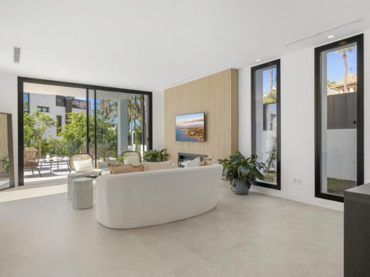 5 Bed Townhouse for sale in Marbesa Costa Del Sol, Málaga, Spain