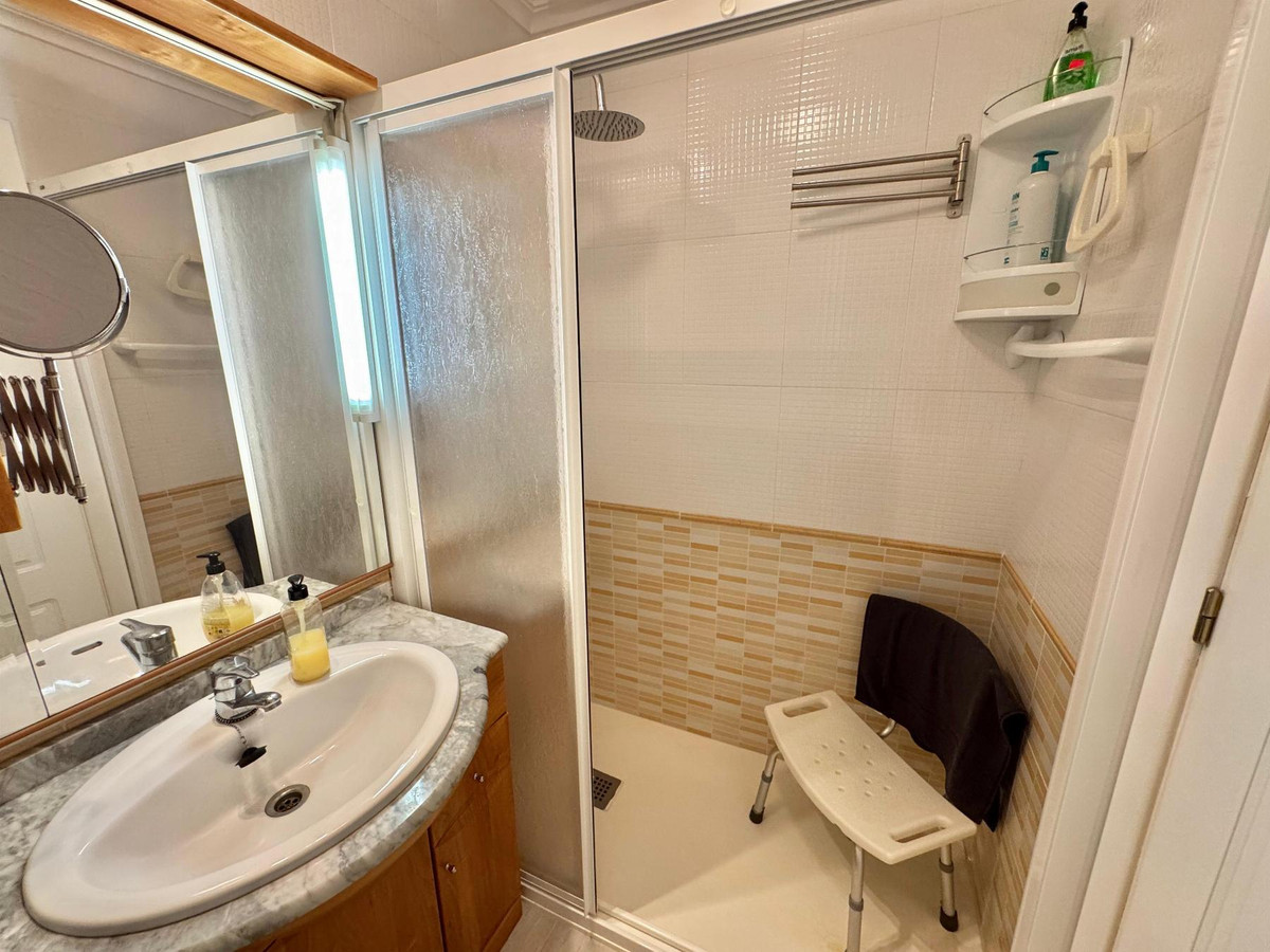 Se vende Apartamento Planta Media de 2 dormitorios en Costa Blanca, Alicante, España