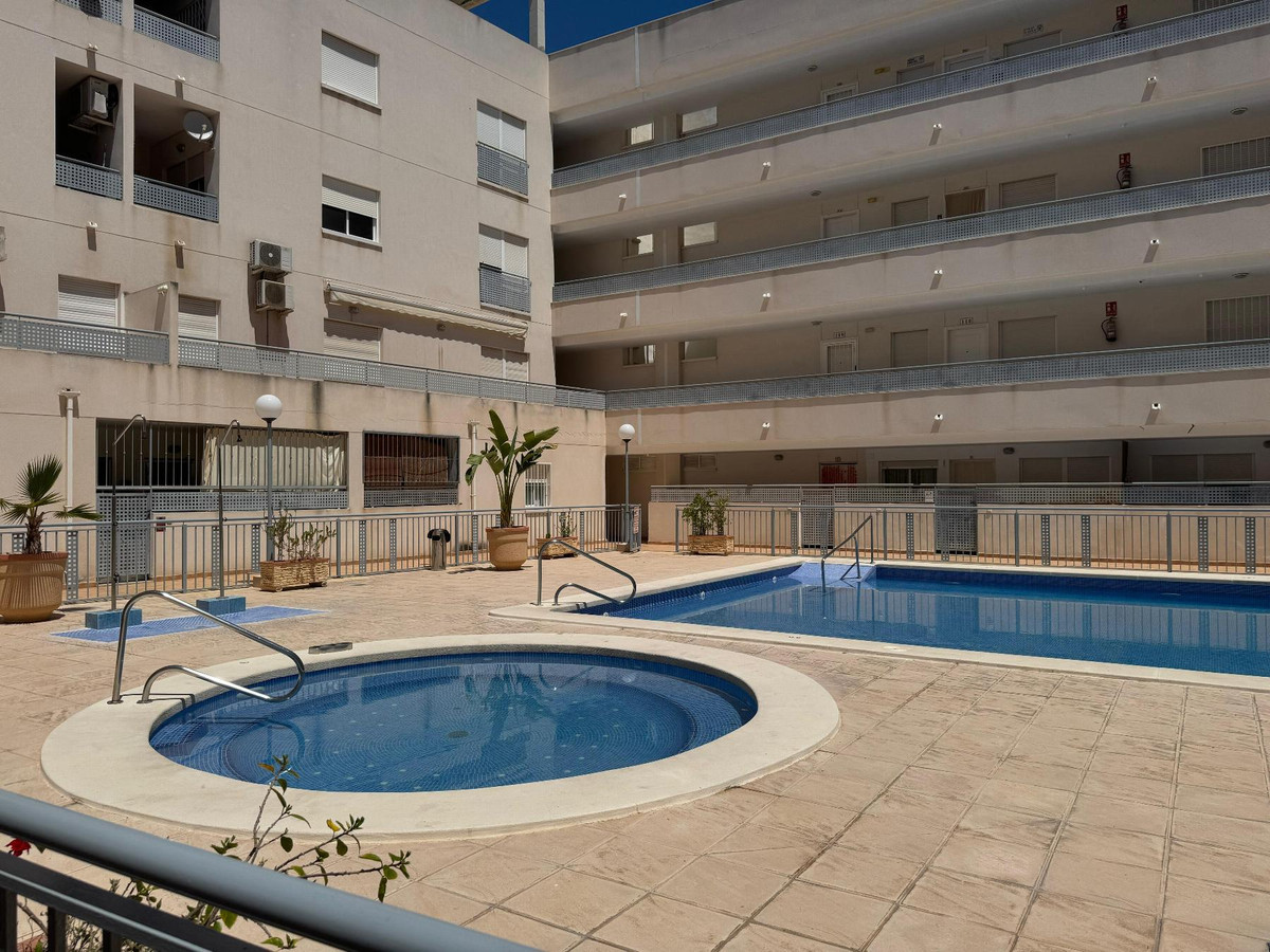 Se vende Apartamento Planta Media de 2 dormitorios en Costa Blanca, Alicante, España