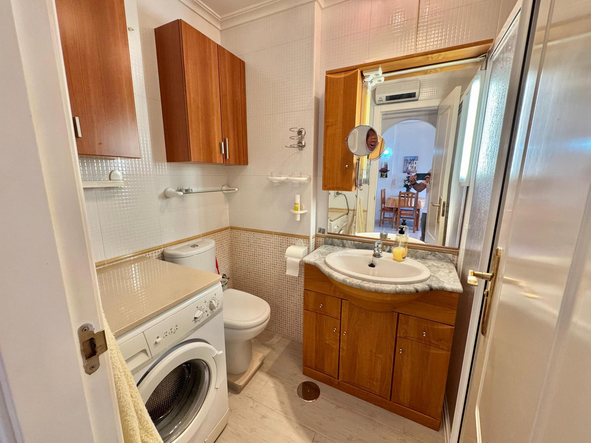 Se vende Apartamento Planta Media de 2 dormitorios en Costa Blanca, Alicante, España
