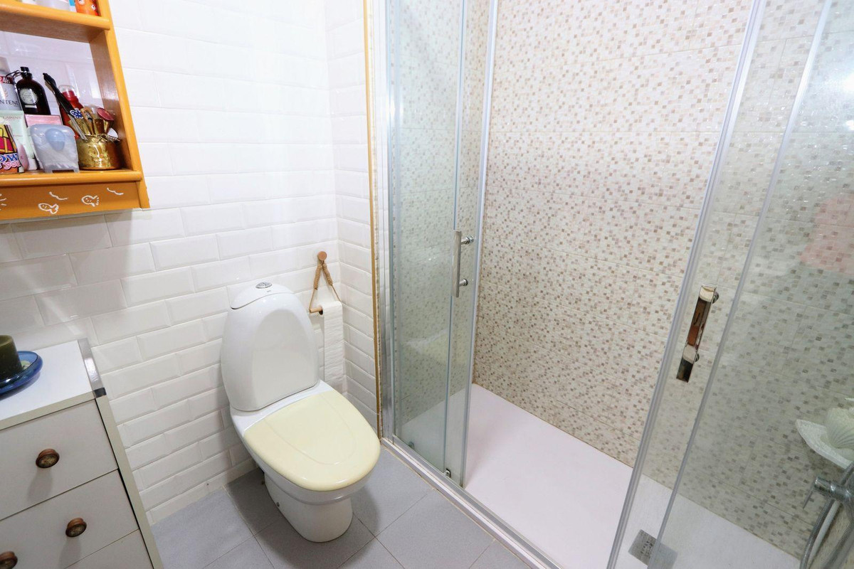 Se vende Apartamento Planta Media de 3 dormitorios en Costa Blanca, Alicante, España