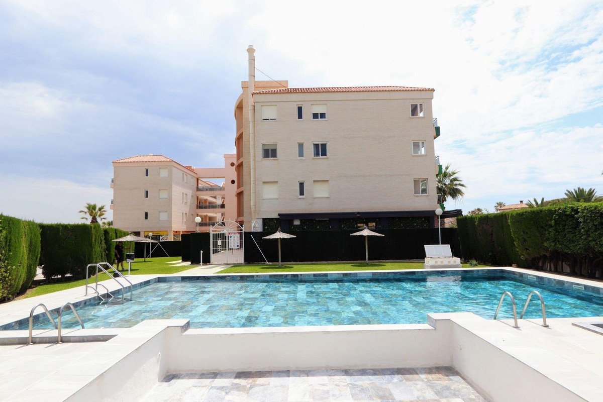Se vende Apartamento Planta Media de 3 dormitorios en Costa Blanca, Alicante, España