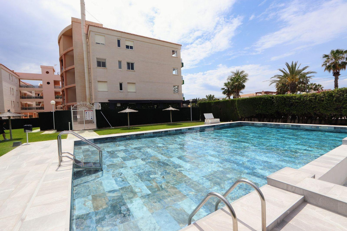 Se vende Apartamento Planta Media de 3 dormitorios en Costa Blanca, Alicante, España