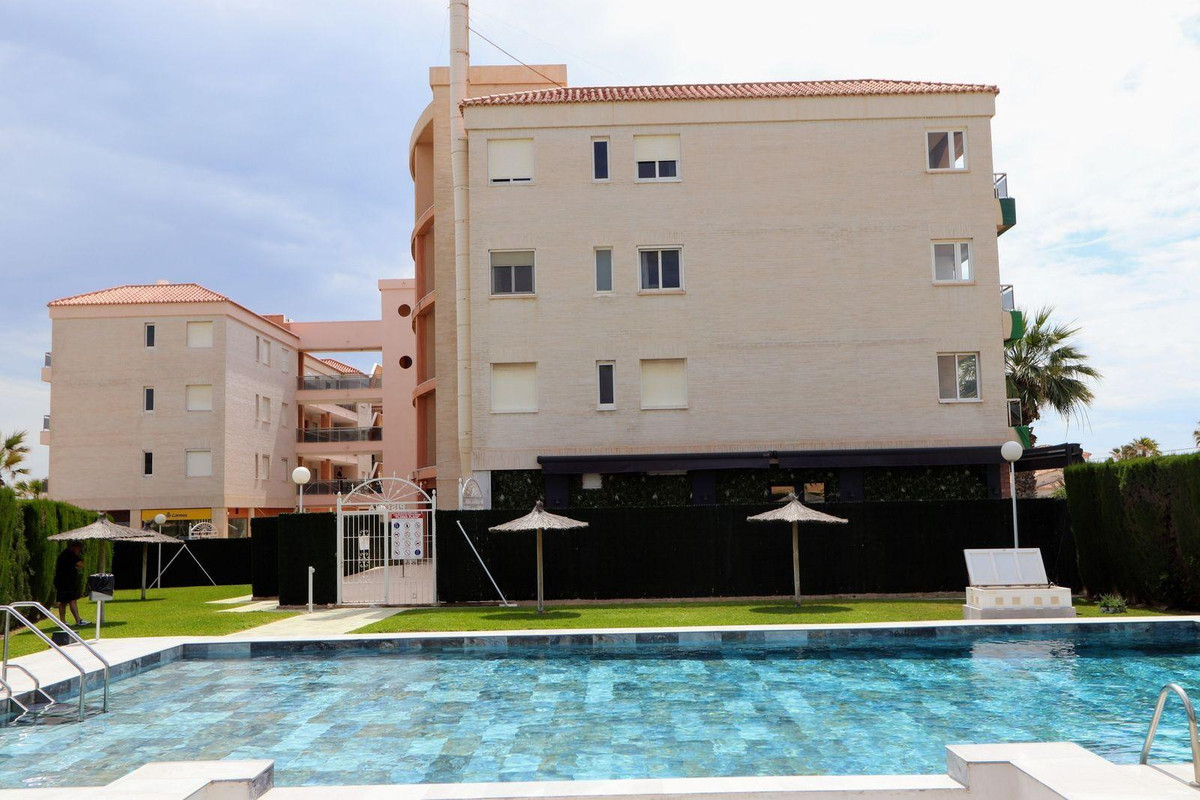 Se vende Apartamento Planta Media de 3 dormitorios en Costa Blanca, Alicante, España