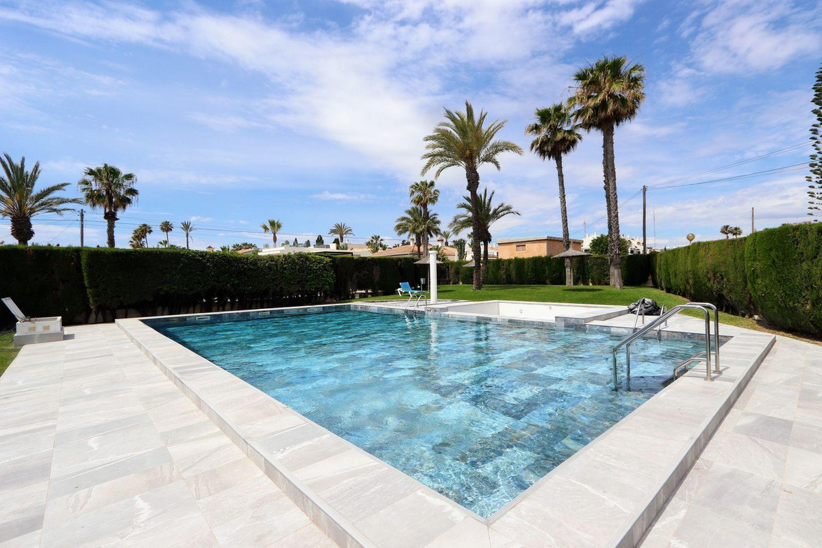 Se vende Apartamento Planta Media de 3 dormitorios en Costa Blanca, Alicante, España