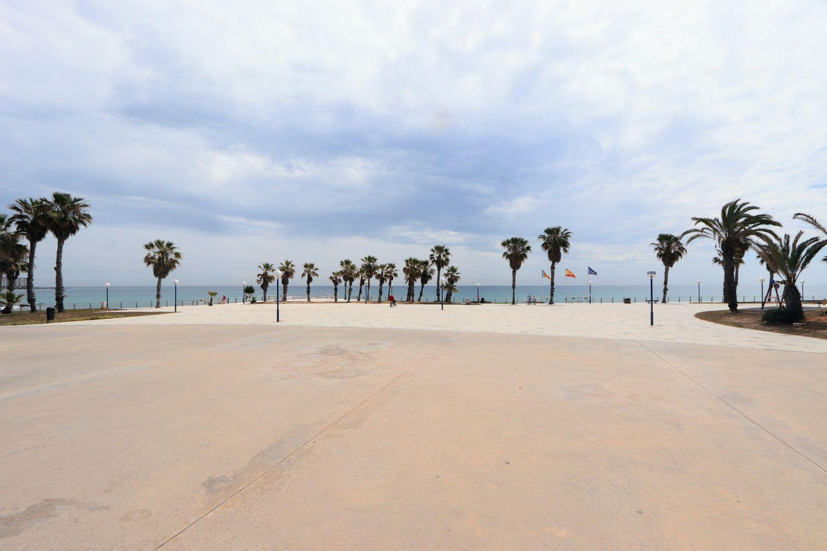 Se vende Apartamento Planta Media de 3 dormitorios en Costa Blanca, Alicante, España