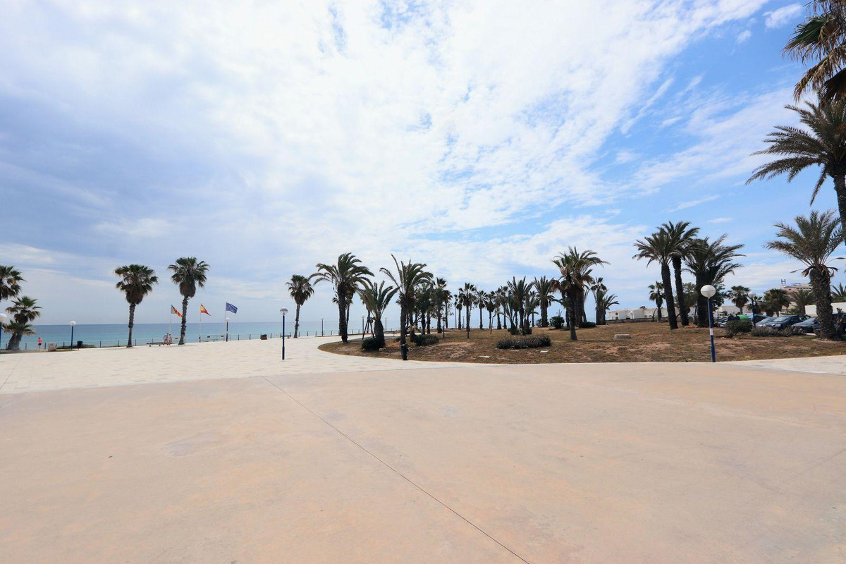 Se vende Apartamento Planta Media de 3 dormitorios en Costa Blanca, Alicante, España