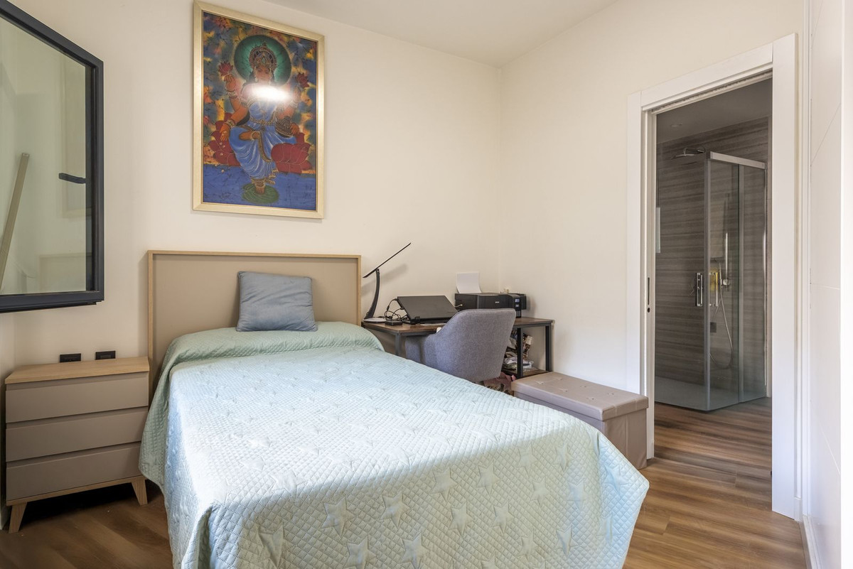 3 Bed Apartment for sale in Estepona Costa Del Sol, Málaga, Spain