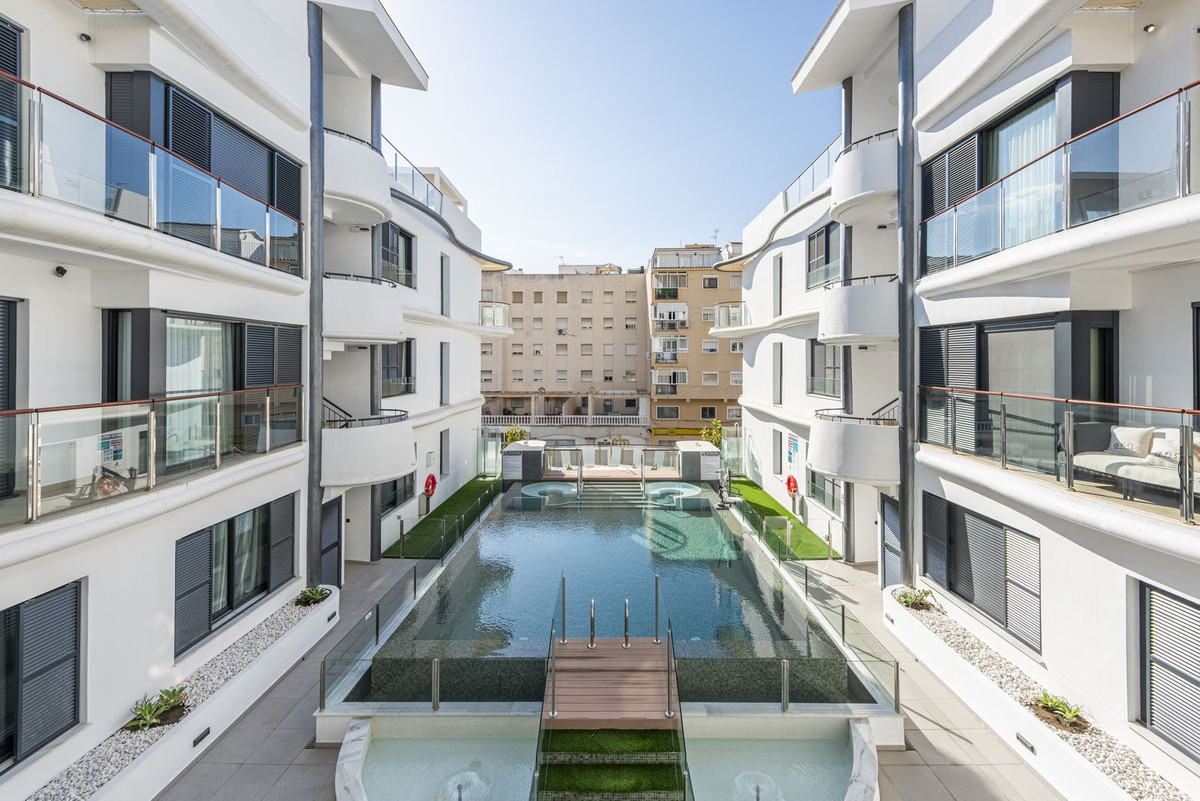 3 Bed Apartment for sale in Estepona Costa Del Sol, Málaga, Spain