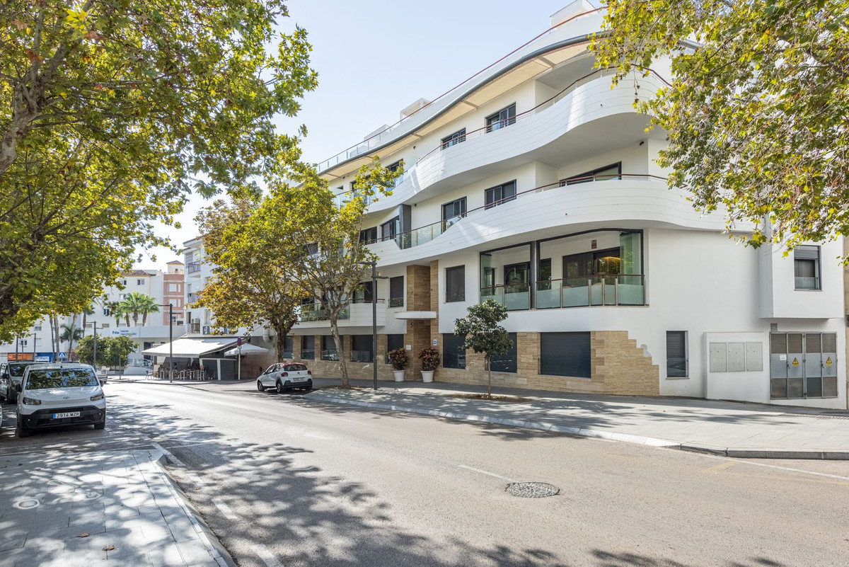 3 Bed Apartment for sale in Estepona Costa Del Sol, Málaga, Spain