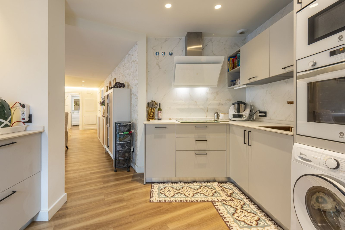3 Bed Apartment for sale in Estepona Costa Del Sol, Málaga, Spain