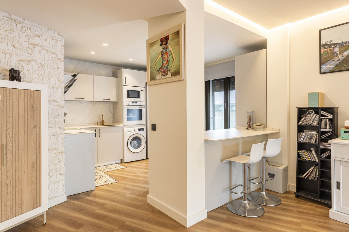 3 Bed Apartment for sale in Estepona Costa Del Sol, Málaga, Spain