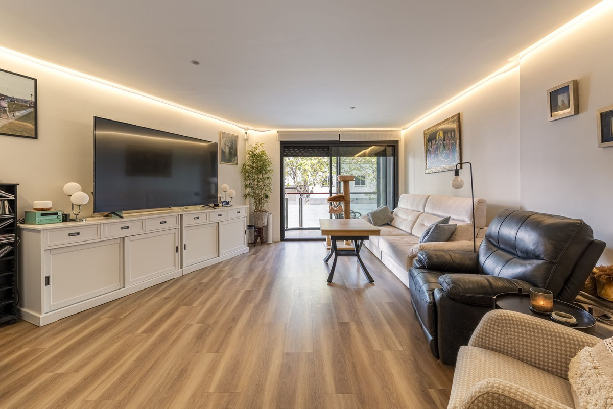 3 Bed Apartment for sale in Estepona Costa Del Sol, Málaga, Spain