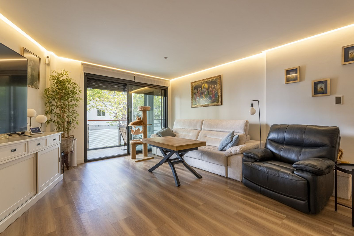 3 Bed Apartment for sale in Estepona Costa Del Sol, Málaga, Spain