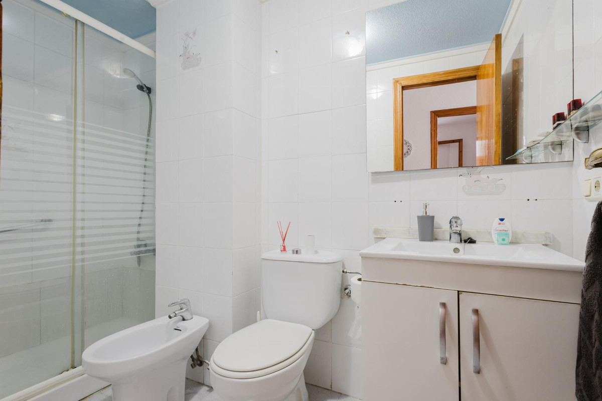 Se vende Apartamento Planta Media de 2 dormitorios en Costa Blanca, Alicante, España