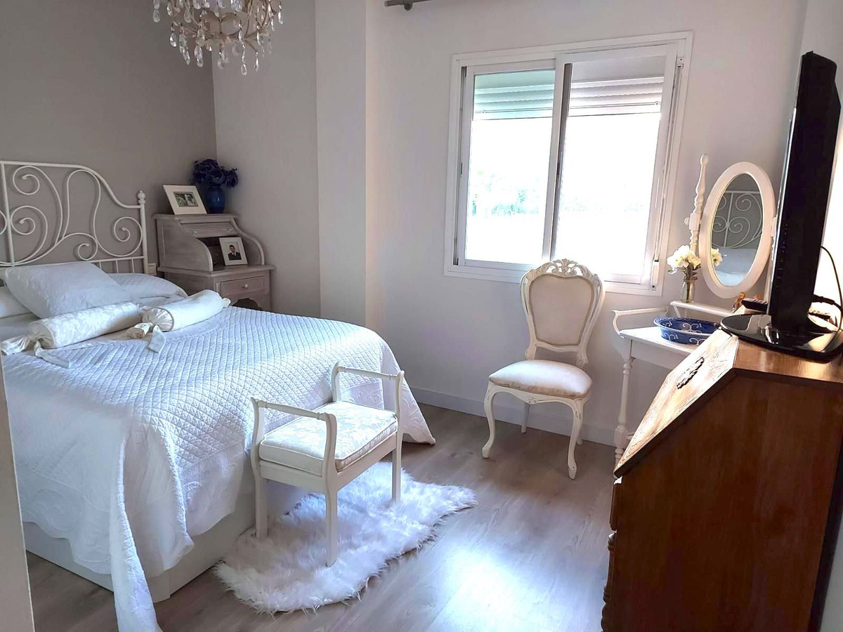 3 Bed Apartment for sale in San Pedro De Alcántara Costa Del Sol, Málaga, Spain