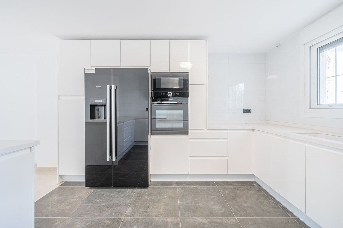 3 Bed Townhouse for sale in Nueva Andalucía Costa Del Sol, Málaga, Spain