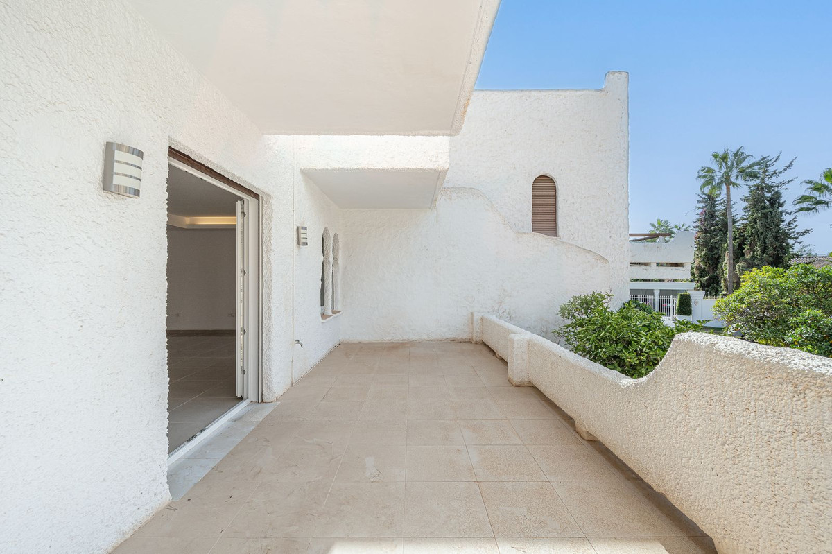 3 Bed Townhouse for sale in Nueva Andalucía Costa Del Sol, Málaga, Spain