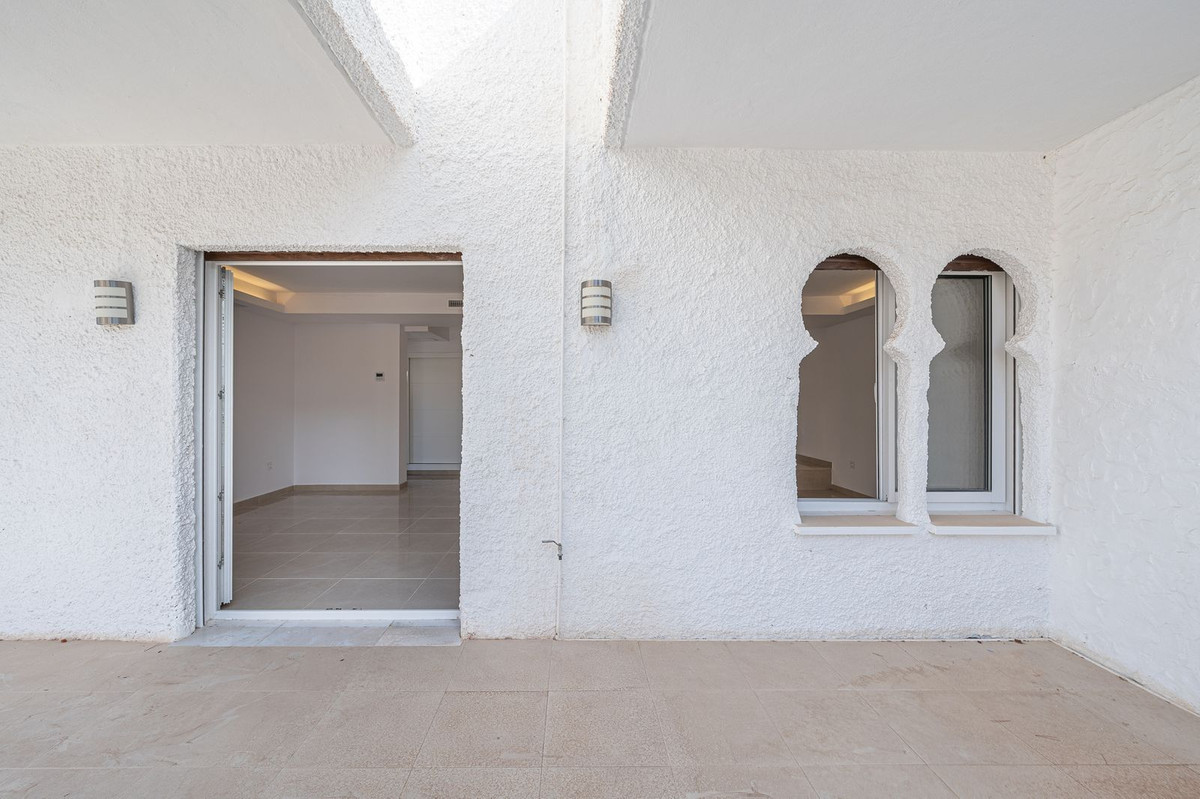 3 Bed Townhouse for sale in Nueva Andalucía Costa Del Sol, Málaga, Spain