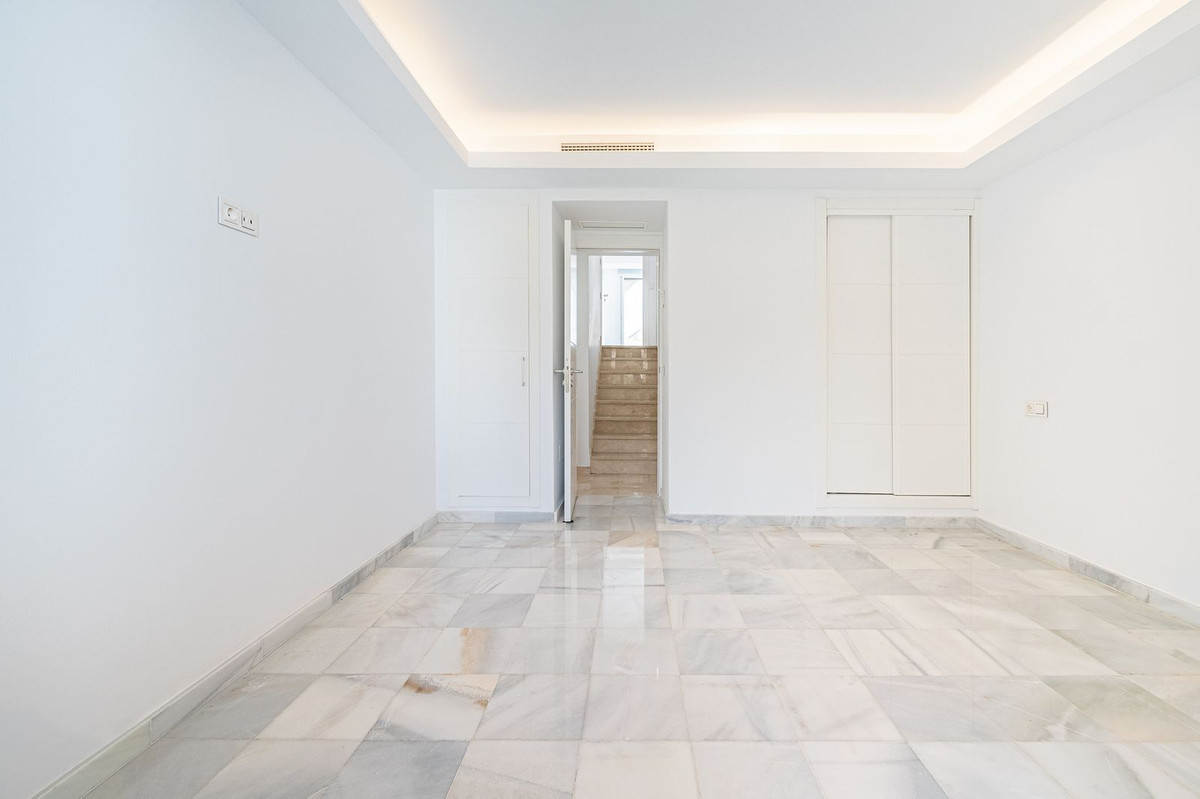 3 Bed Townhouse for sale in Nueva Andalucía Costa Del Sol, Málaga, Spain