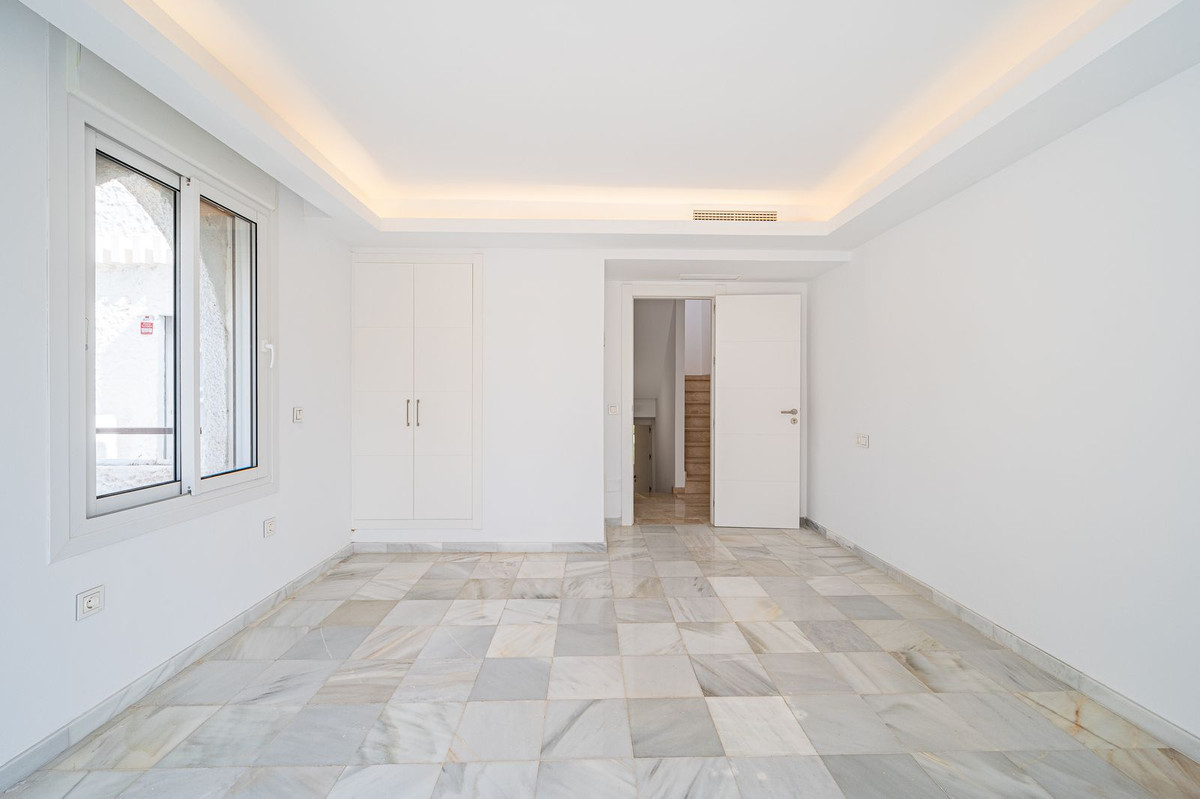3 Bed Townhouse for sale in Nueva Andalucía Costa Del Sol, Málaga, Spain