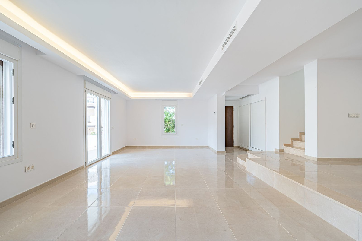 3 Bed Townhouse for sale in Nueva Andalucía Costa Del Sol, Málaga, Spain