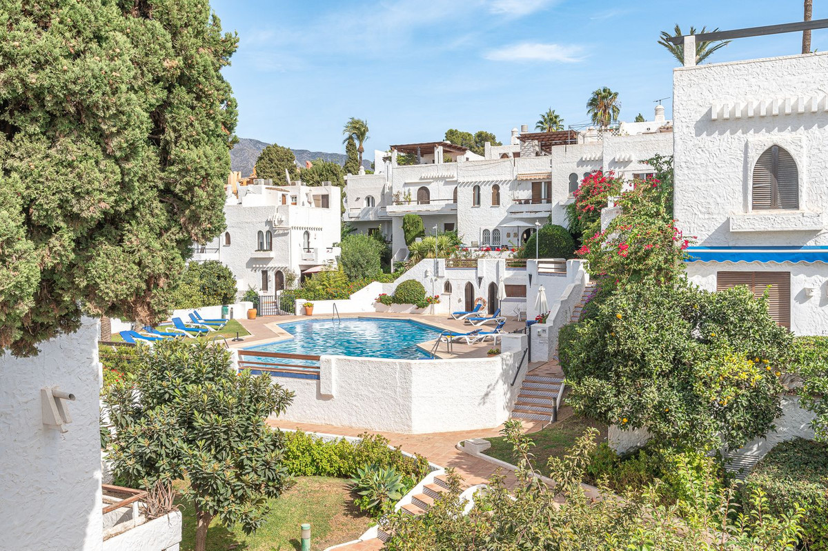 3 Bed Townhouse for sale in Nueva Andalucía Costa Del Sol, Málaga, Spain