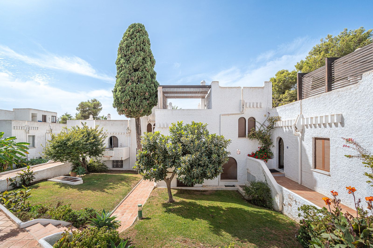 3 Bed Townhouse for sale in Nueva Andalucía Costa Del Sol, Málaga, Spain