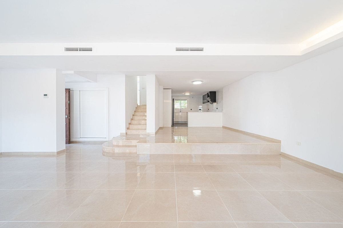 3 Bed Townhouse for sale in Nueva Andalucía Costa Del Sol, Málaga, Spain