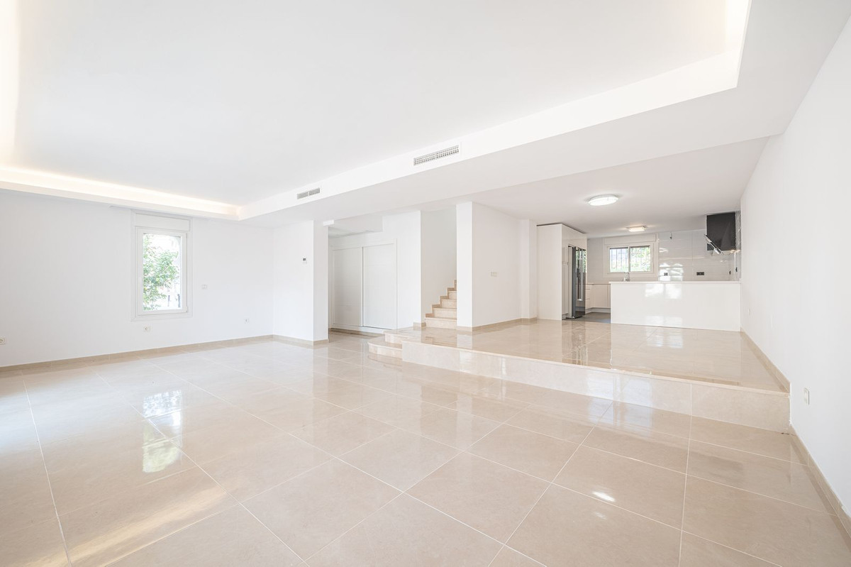 3 Bed Townhouse for sale in Nueva Andalucía Costa Del Sol, Málaga, Spain