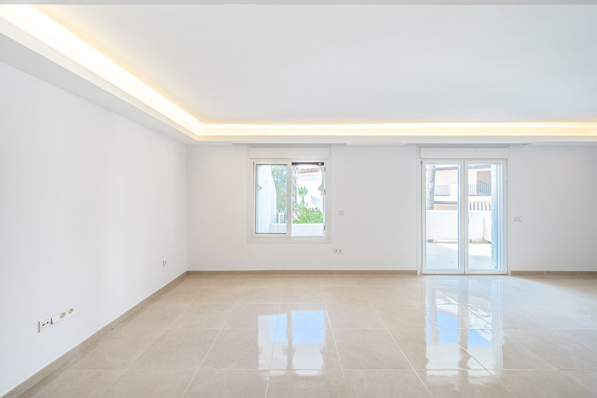 3 Bed Townhouse for sale in Nueva Andalucía Costa Del Sol, Málaga, Spain