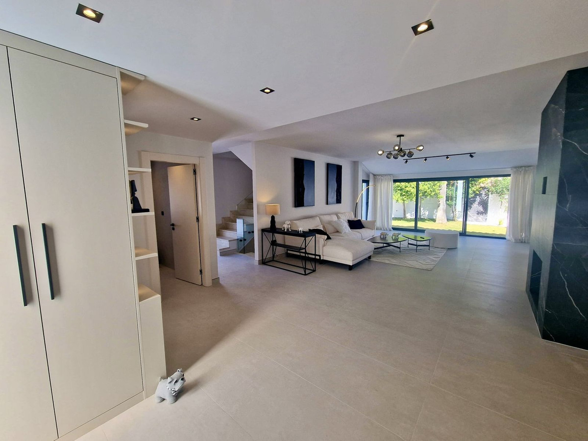 5 Bed Townhouse for sale in Marbella Costa Del Sol, Málaga, Spain