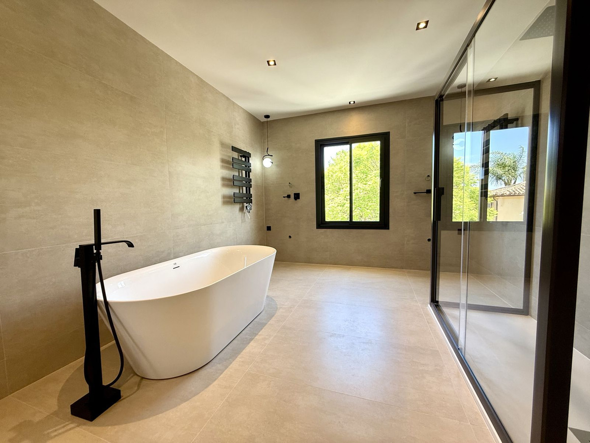 5 Bed Townhouse for sale in Marbella Costa Del Sol, Málaga, Spain