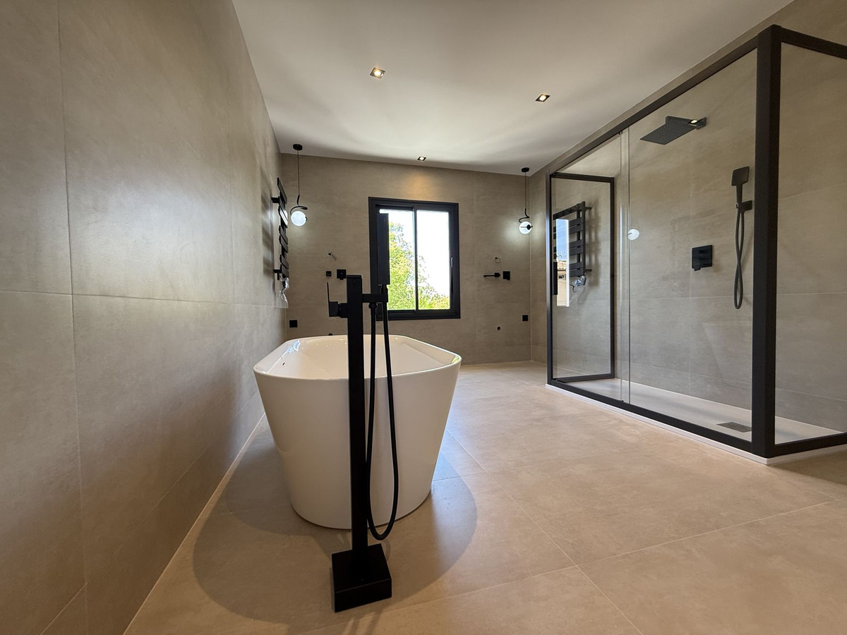 5 Bed Townhouse for sale in Marbella Costa Del Sol, Málaga, Spain