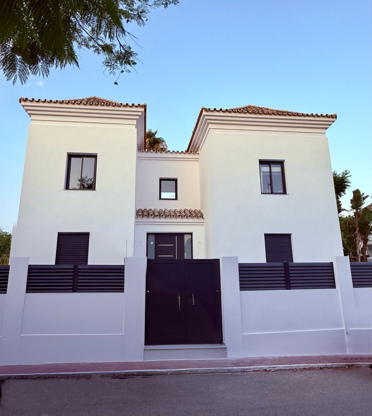 5 Bed Townhouse for sale in Marbella Costa Del Sol, Málaga, Spain
