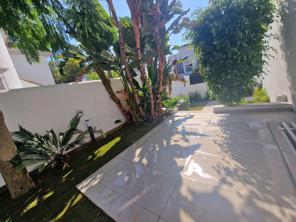5 Bed Townhouse for sale in Marbella Costa Del Sol, Málaga, Spain
