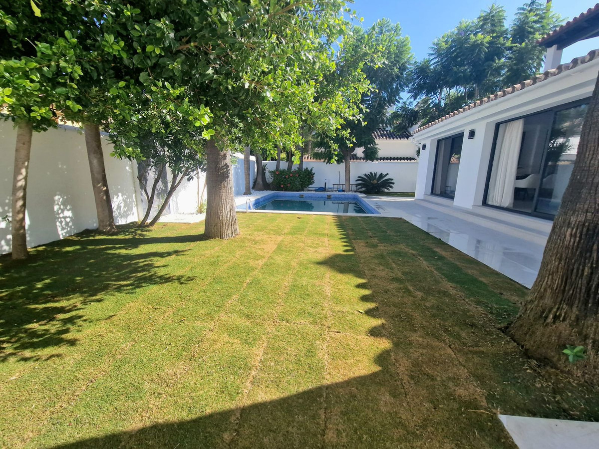5 Bed Townhouse for sale in Marbella Costa Del Sol, Málaga, Spain