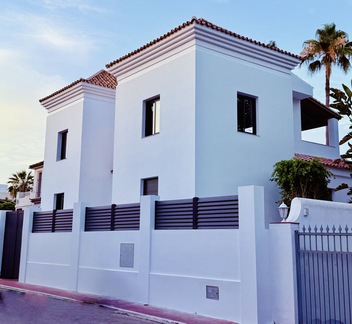 5 Bed Townhouse for sale in Marbella Costa Del Sol, Málaga, Spain