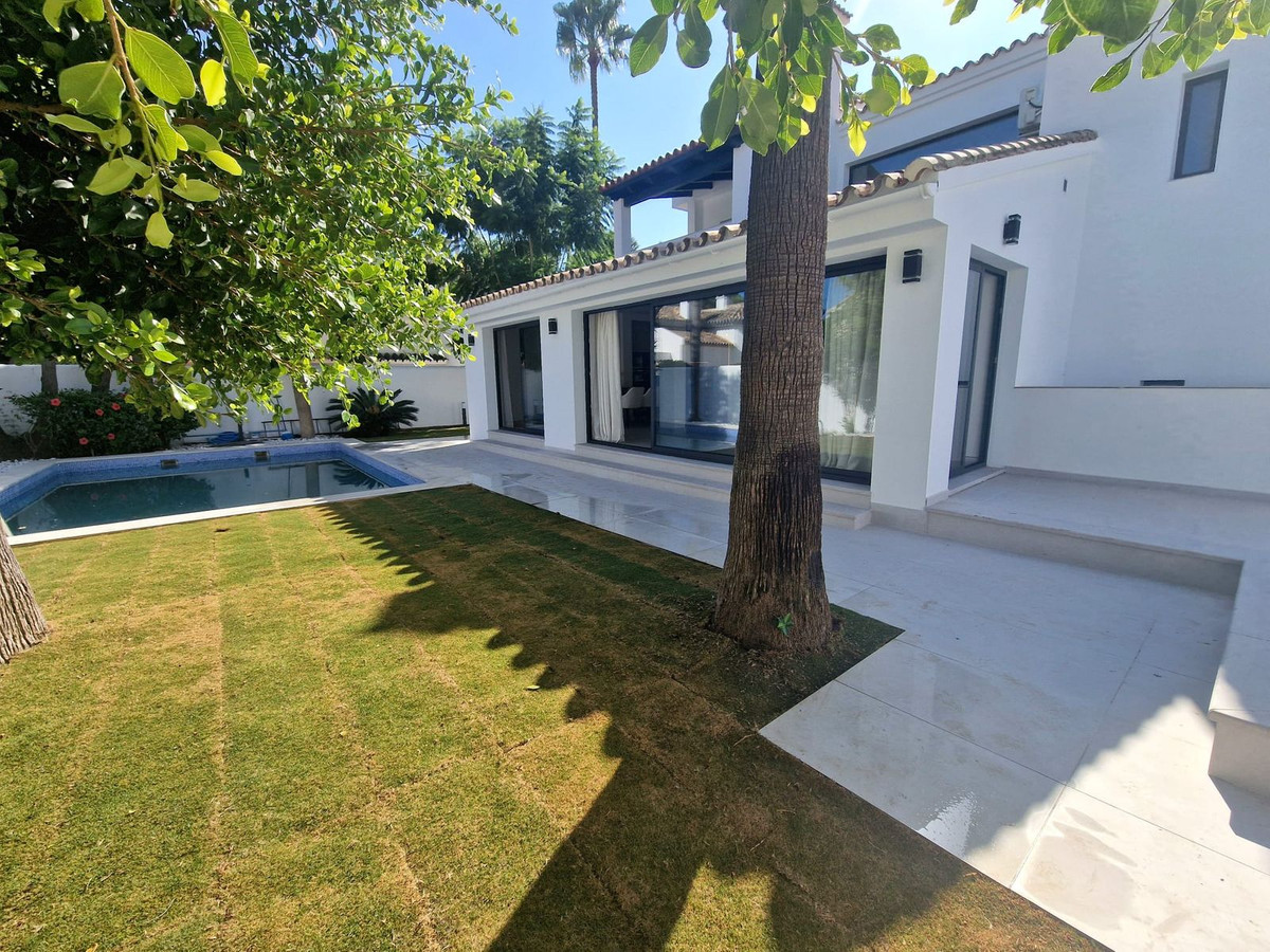 5 Bed Townhouse for sale in Marbella Costa Del Sol, Málaga, Spain
