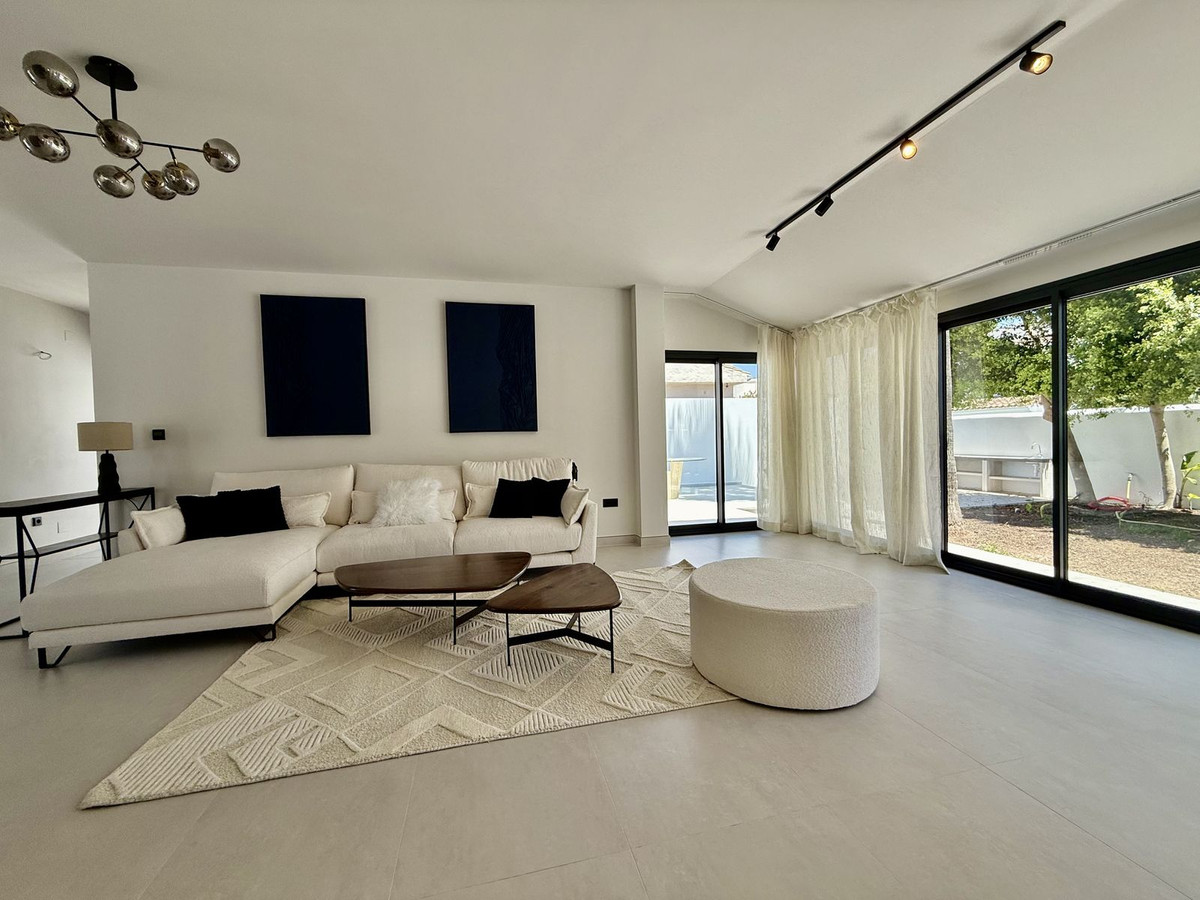 5 Bed Townhouse for sale in Marbella Costa Del Sol, Málaga, Spain