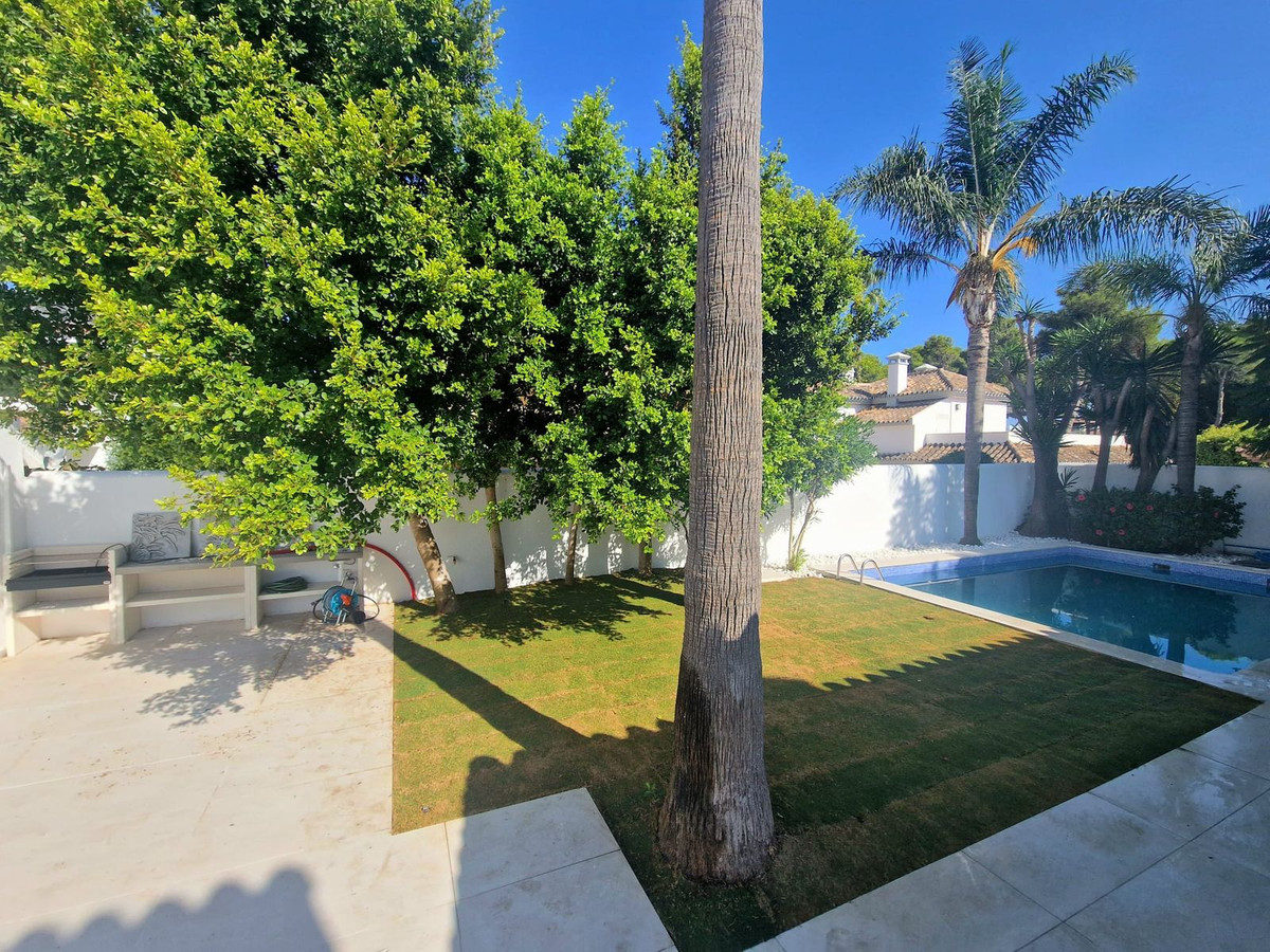 5 Bed Townhouse for sale in Marbella Costa Del Sol, Málaga, Spain